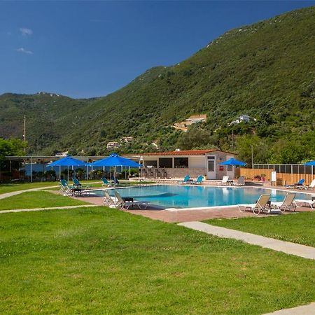Menes Hotel Yénion Buitenkant foto