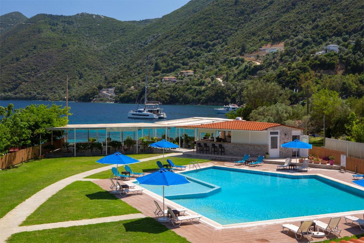 Menes Hotel Yénion Buitenkant foto