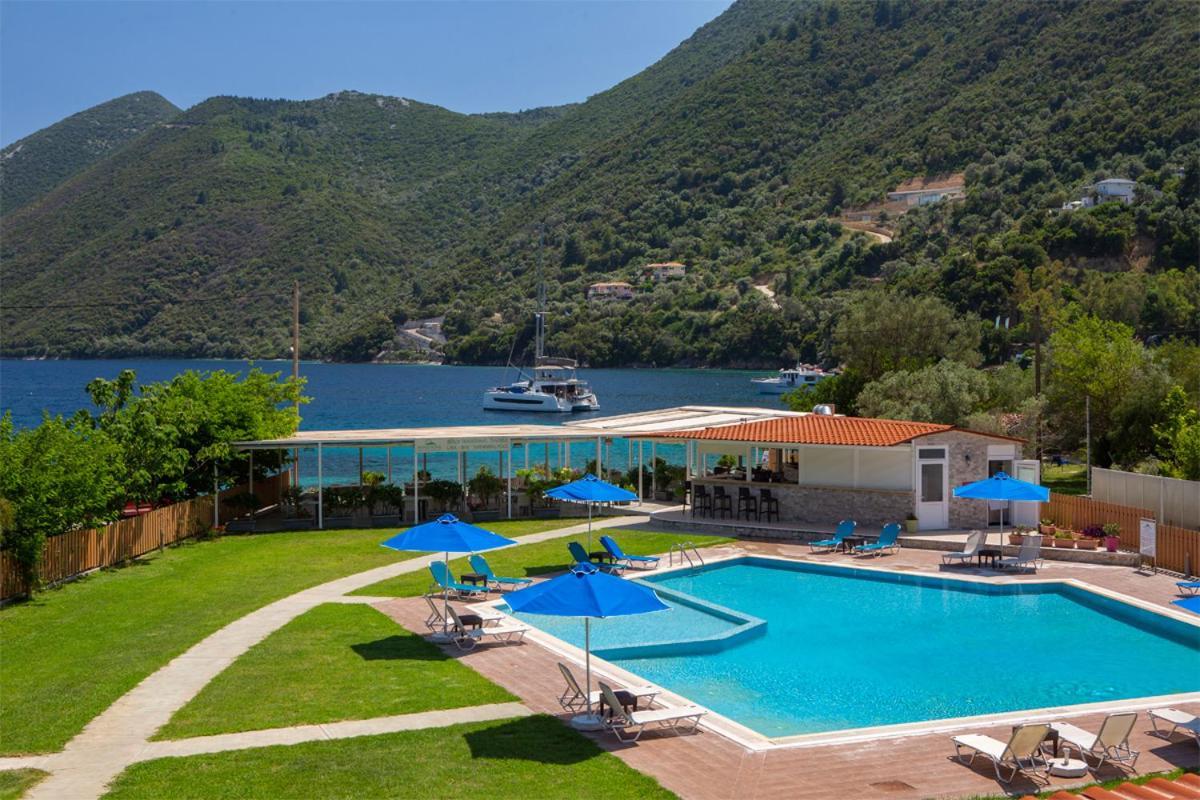 Menes Hotel Yénion Buitenkant foto