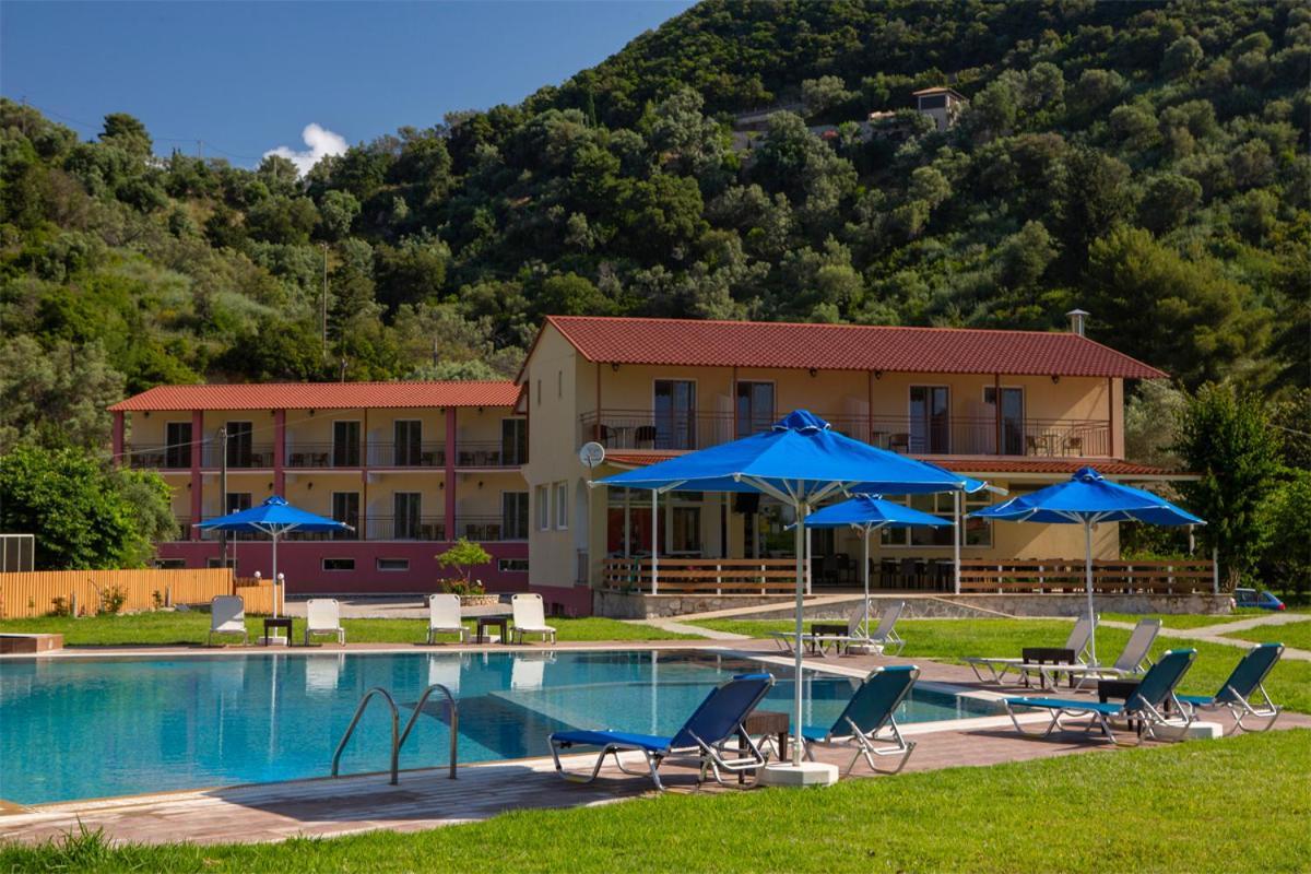 Menes Hotel Yénion Buitenkant foto
