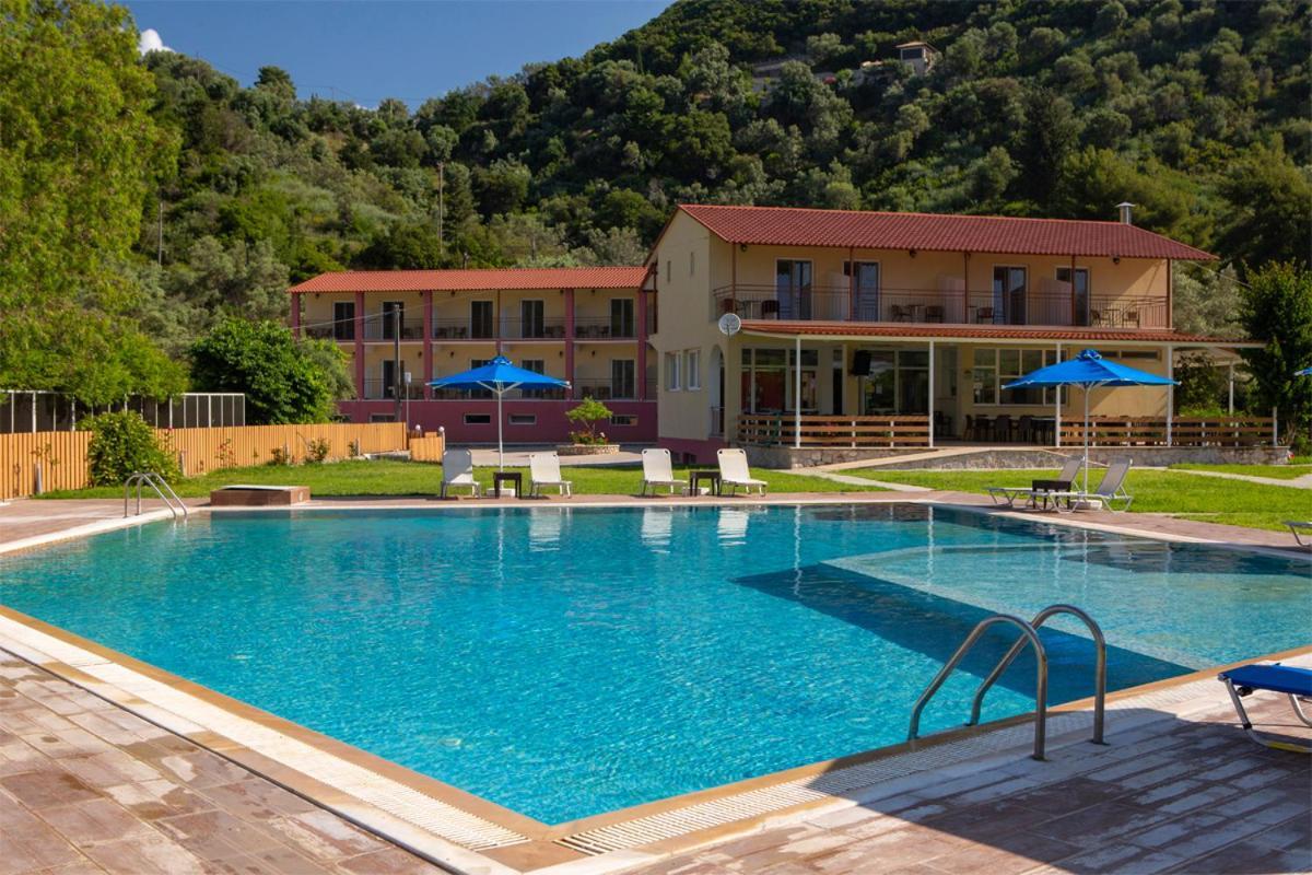 Menes Hotel Yénion Buitenkant foto