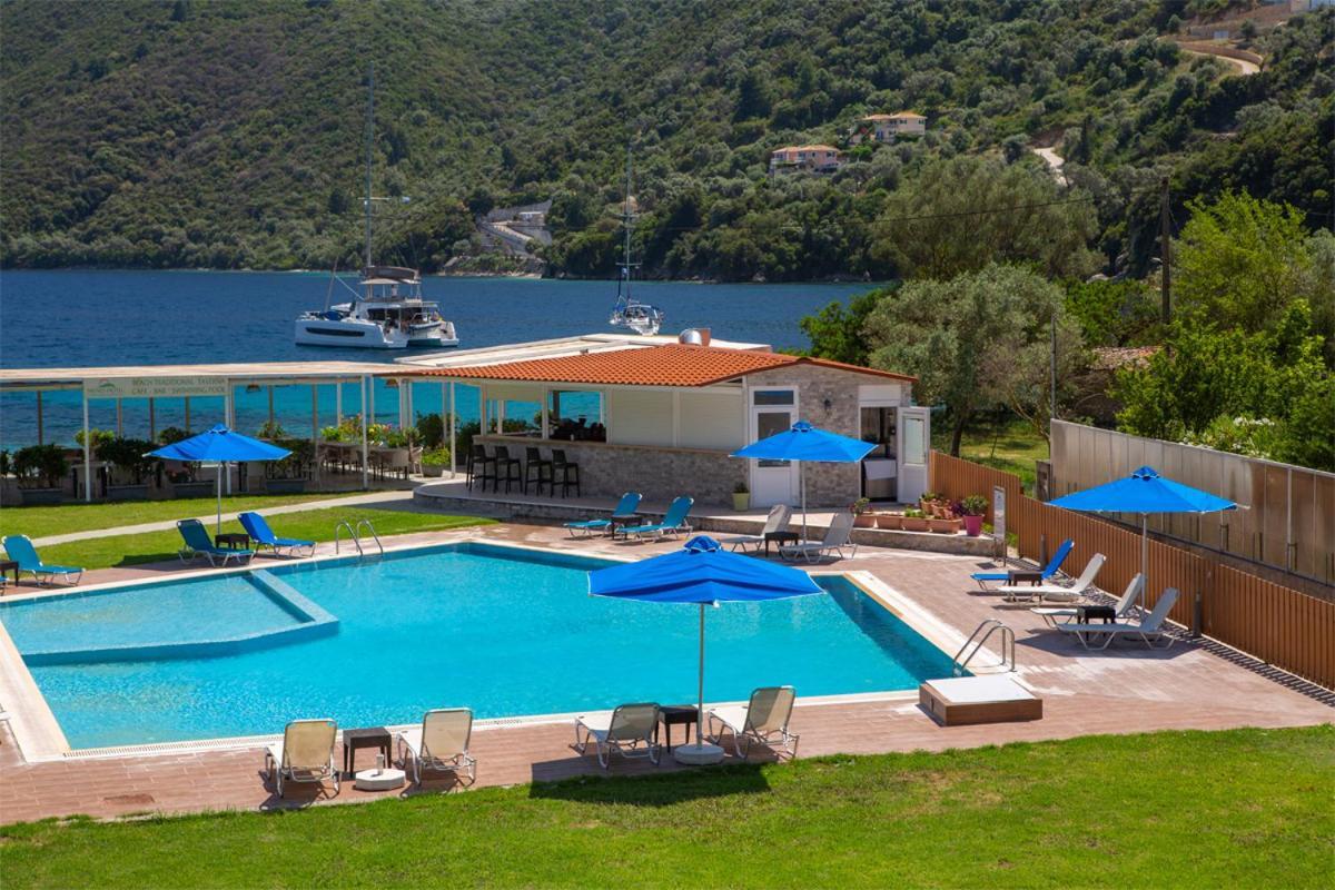 Menes Hotel Yénion Buitenkant foto