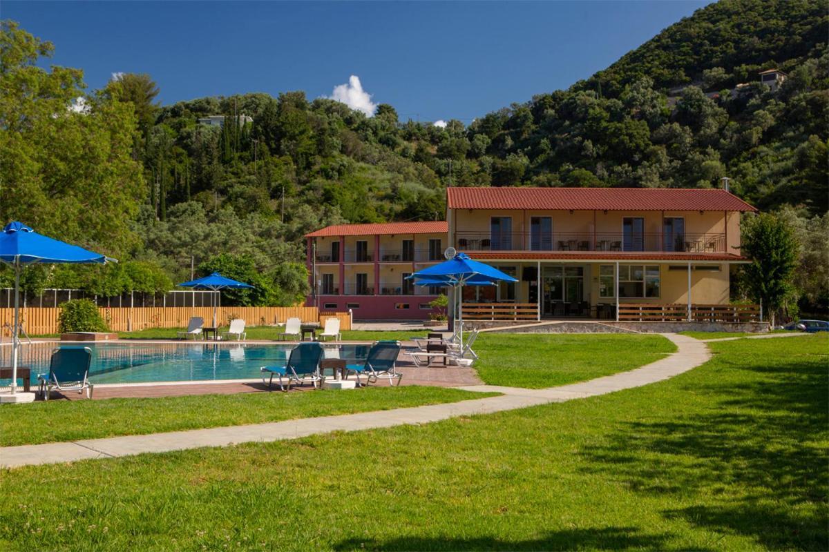 Menes Hotel Yénion Buitenkant foto