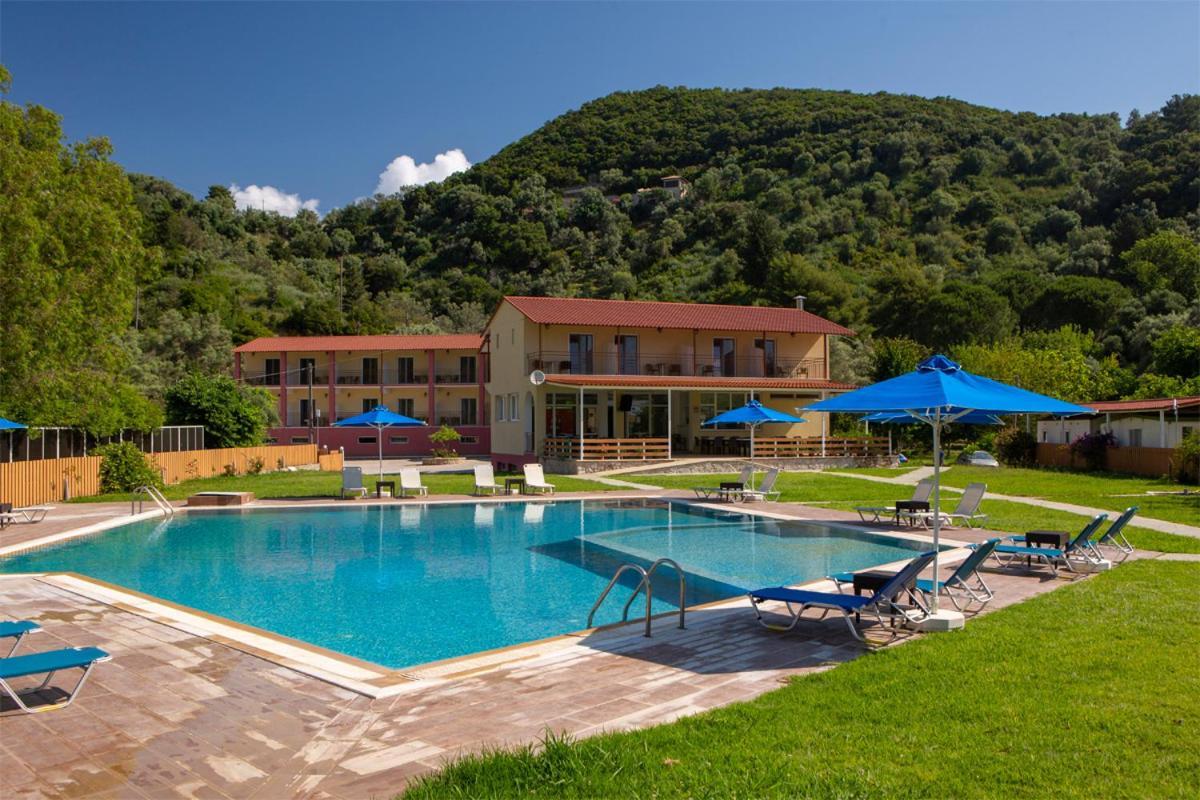 Menes Hotel Yénion Buitenkant foto