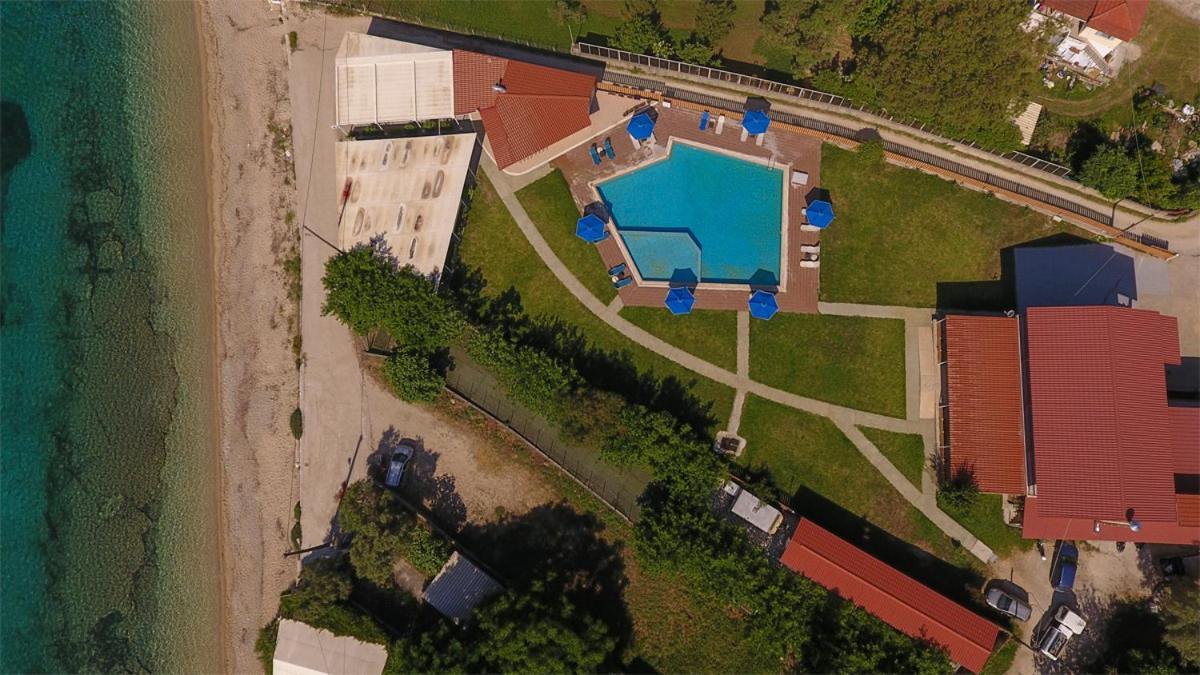 Menes Hotel Yénion Buitenkant foto