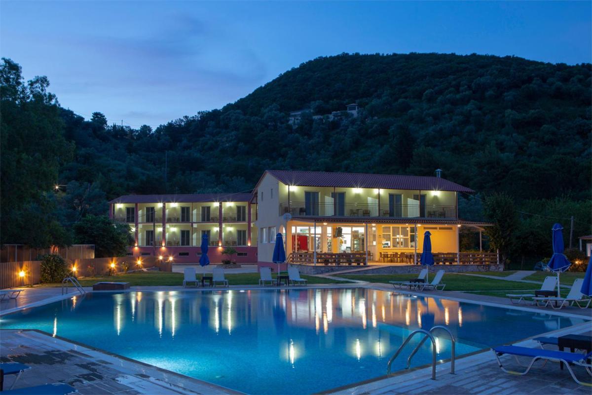 Menes Hotel Yénion Buitenkant foto