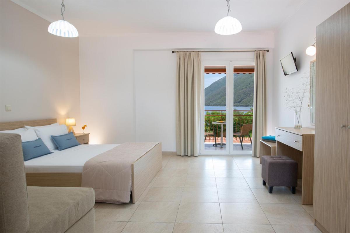 Menes Hotel Yénion Buitenkant foto