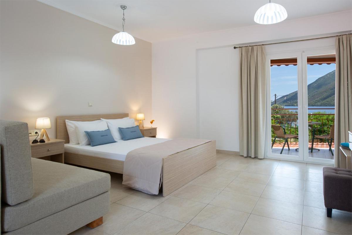 Menes Hotel Yénion Buitenkant foto