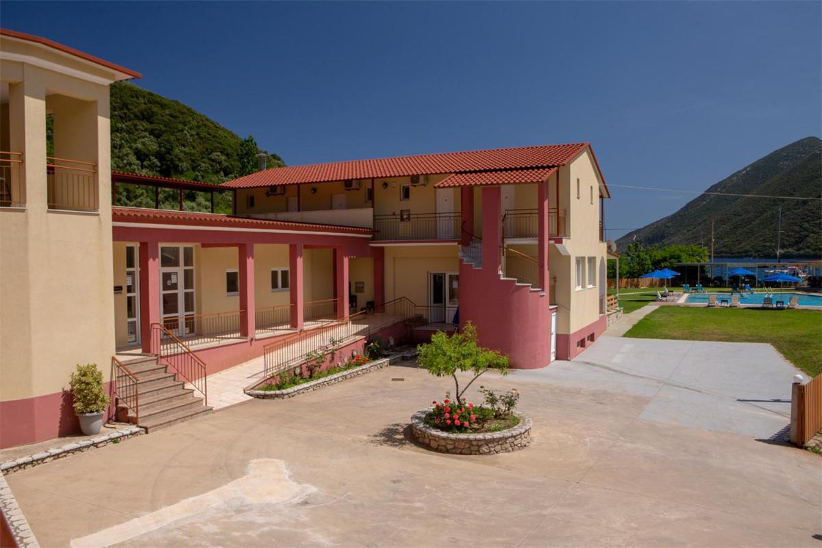 Menes Hotel Yénion Buitenkant foto