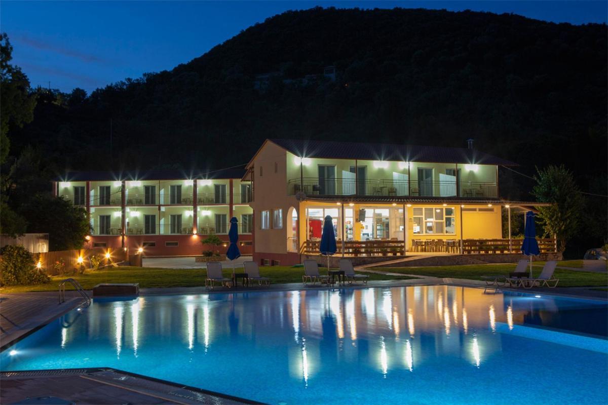 Menes Hotel Yénion Buitenkant foto
