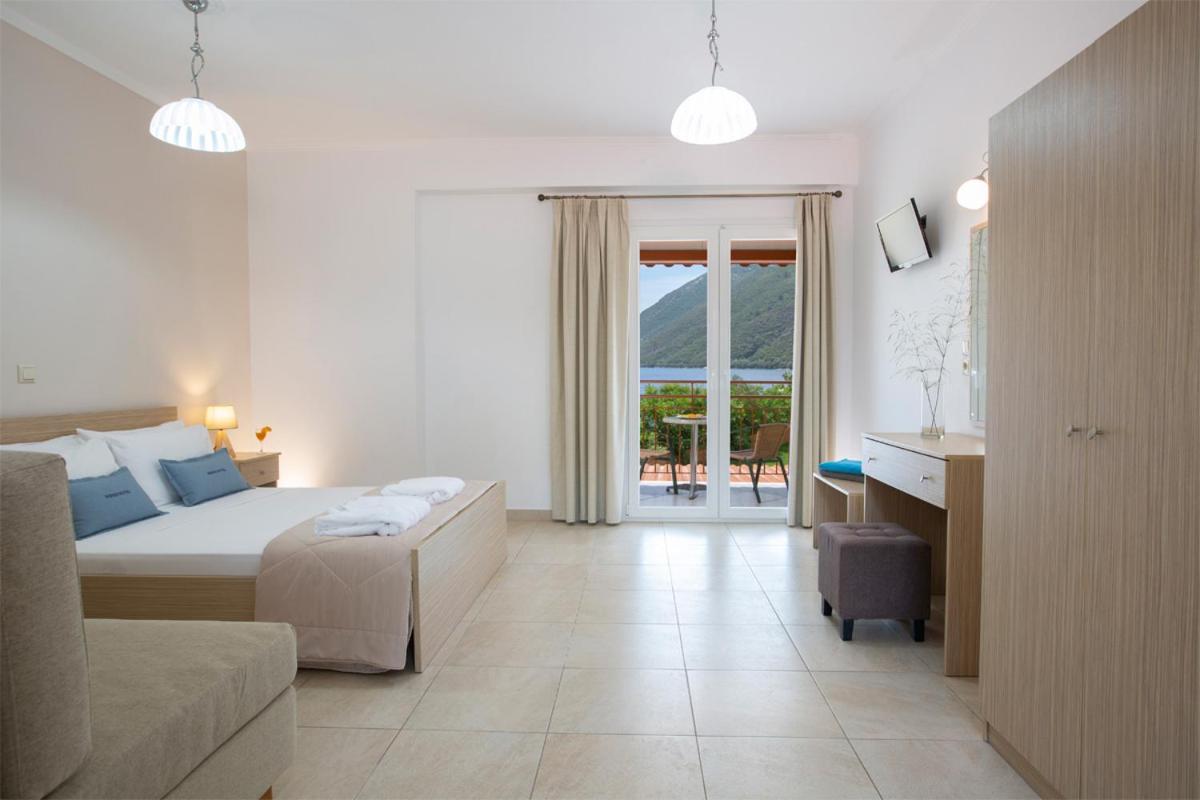 Menes Hotel Yénion Buitenkant foto